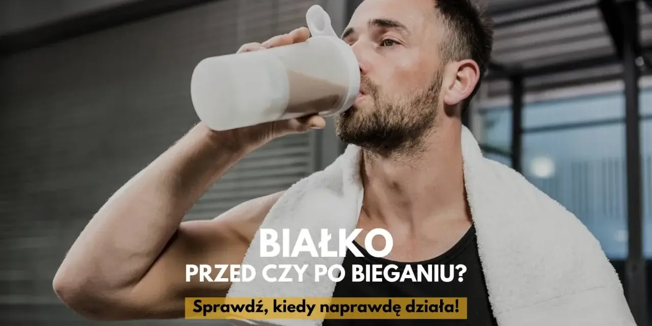 Mężczyzna pije białko z shakera po treningu. Czy białko przed czy po bieganiu jest lepsze? Sprawdź, kiedy naprawdę działa!