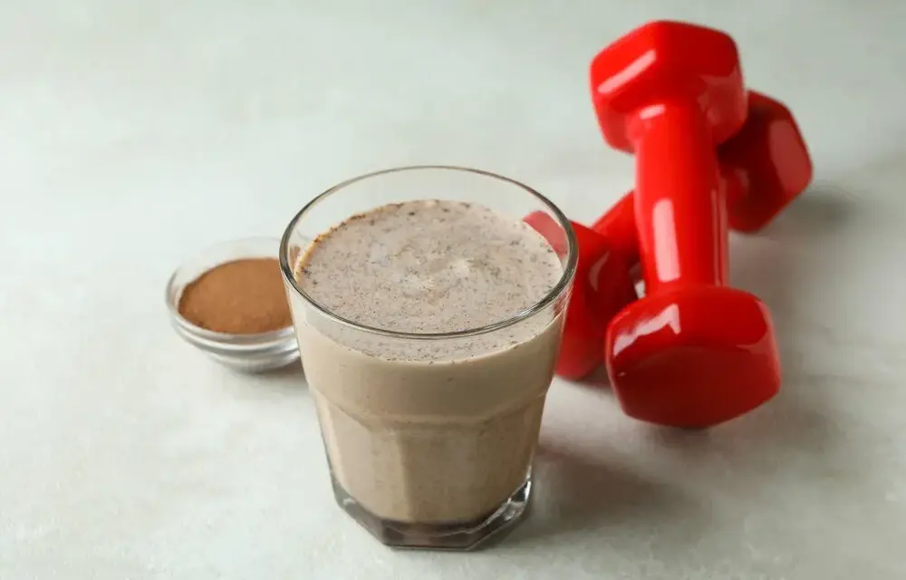 Ile kalorii ma shake proteinowy? Zaskakujące różnice w kaloryczności