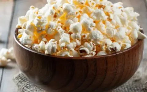 Ile kalorii ma popcorn? Zaskakujące różnice w kaloryczności!