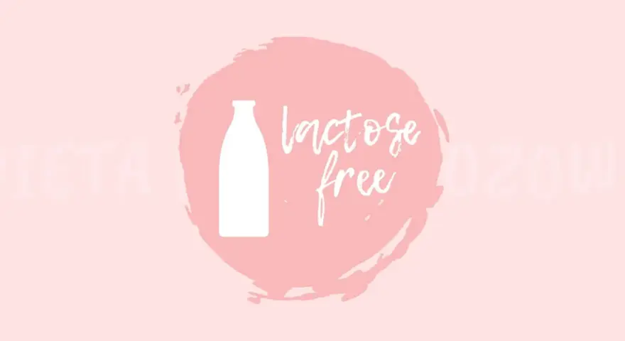 Grafika z butelką i napisem "lactose free" na różowym tle. Czy kefir ma laktozę? Ta grafika sugeruje, że tak, można znaleźć produkty bez laktozy.
