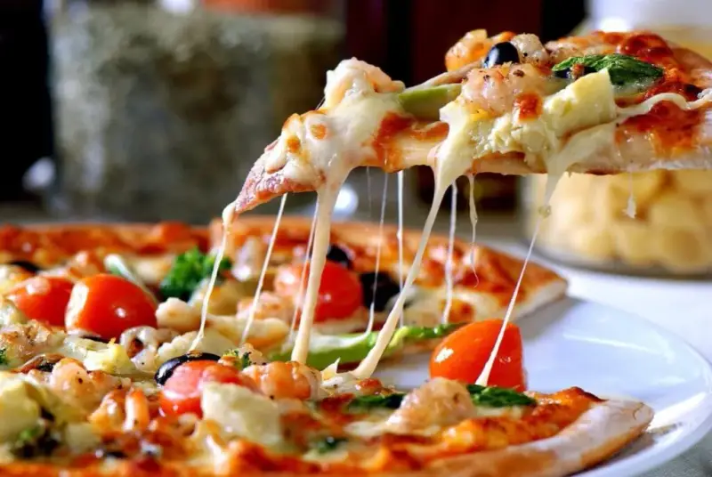Ile kcal ma domowa pizza? Zaskakujące kalorie w ulubionym daniu