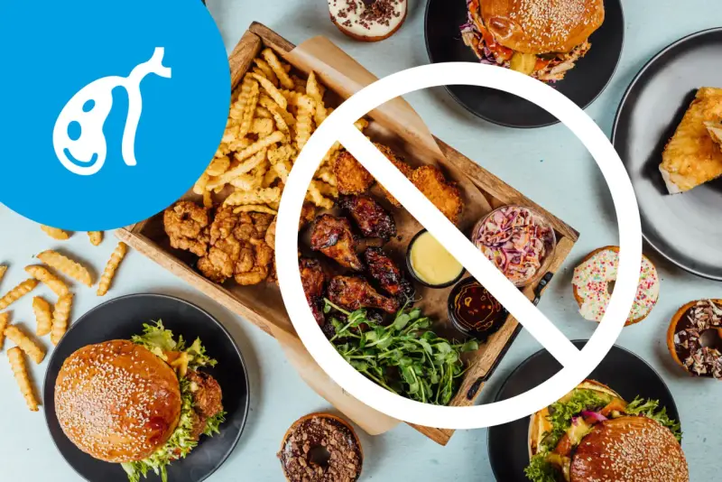 Symbol woreczka żółciowego i zakaz jedzenia fast foodów. Unikaj tłustych potraw, by zapobiec kamicy woreczka żółciowego.